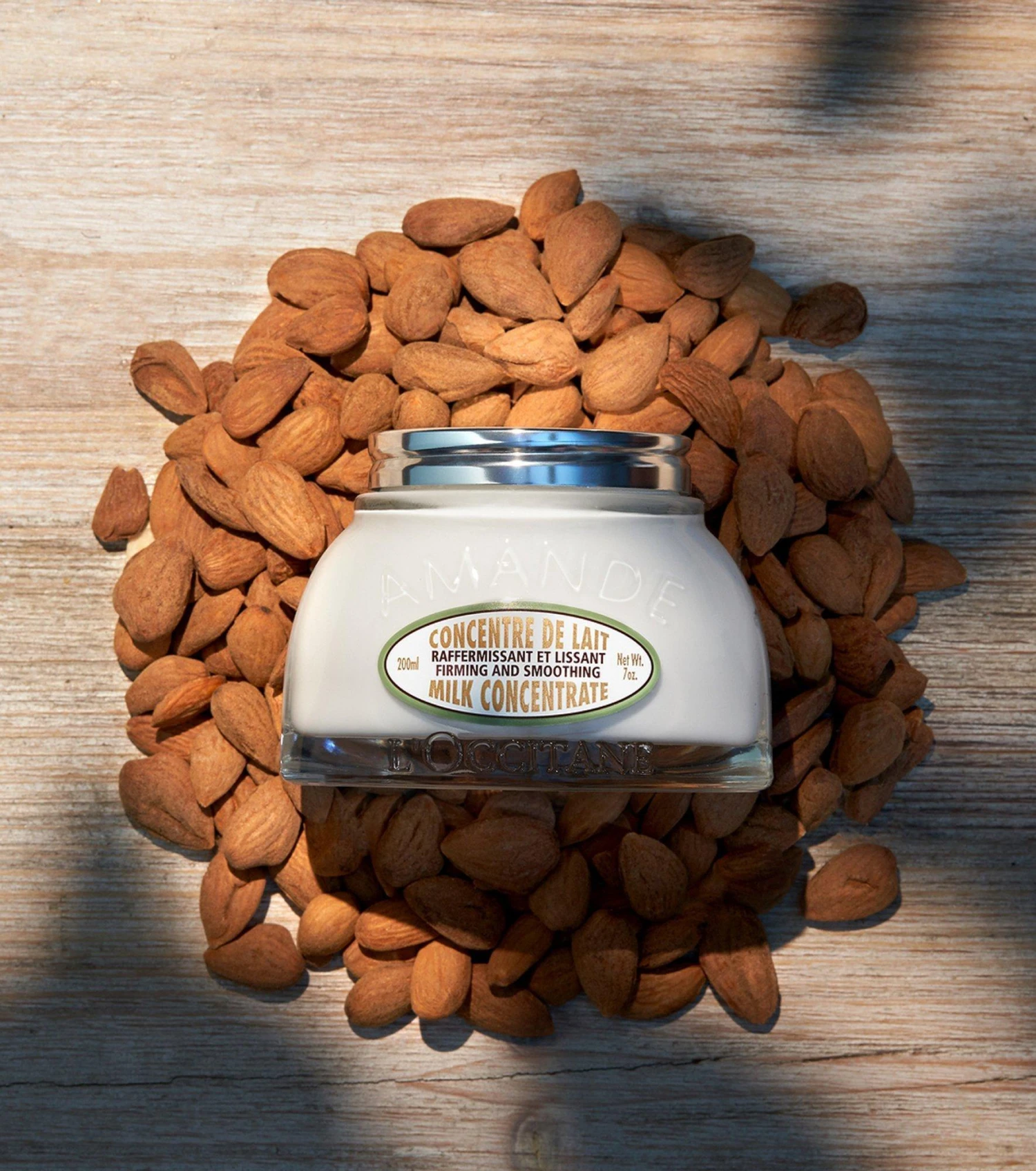 L'Occitane Almond Milk Concentrate 2 L'Occitane Almond Milk Concentrate - Image 2